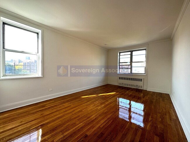 Building Photo - 3555 Oxford Avenue