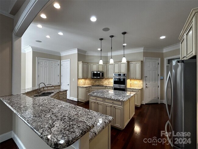 Building Photo - 10604 Andiron Dr