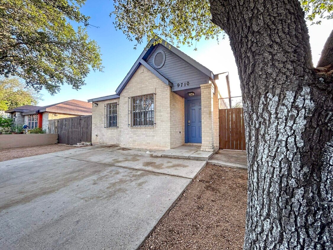 9710 Vaquero Ct, Laredo, TX 78045 House Rental in Laredo, TX