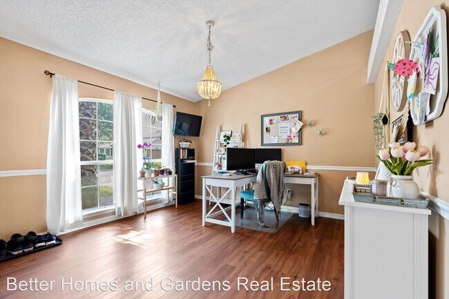 Building Photo - 3 br, 2 bath House - 13735 Devan Lee Dr. E.