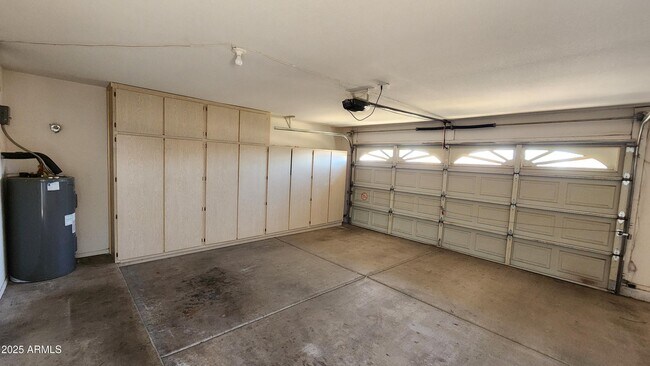 Building Photo - 6126 W Paradise Ln