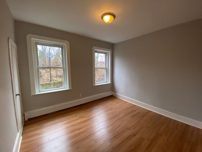 Foto del edificio - 98 Woodledge St