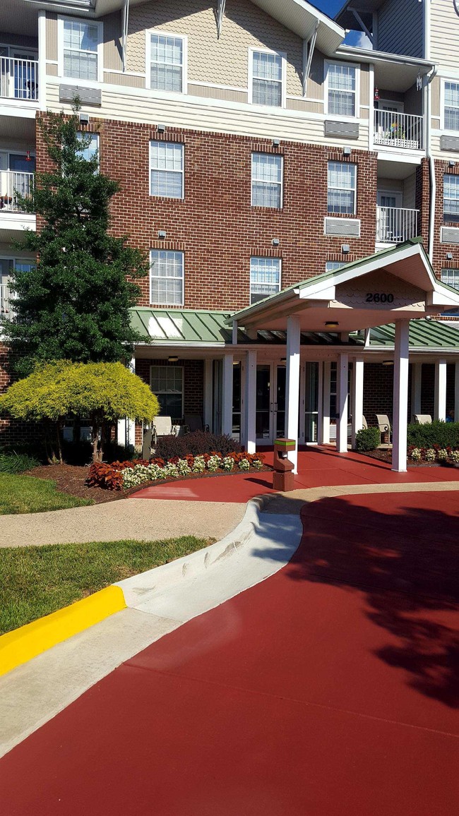 Foto del edificio - Madonna House at Belmont Senior Apartments