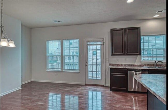 Building Photo - 403 Pointe View Dr