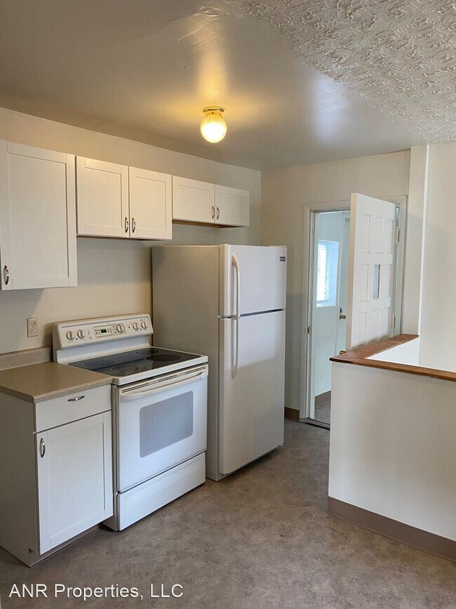 Building Photo - 3 br, 2 bath Apartment - 1042 E Fremont