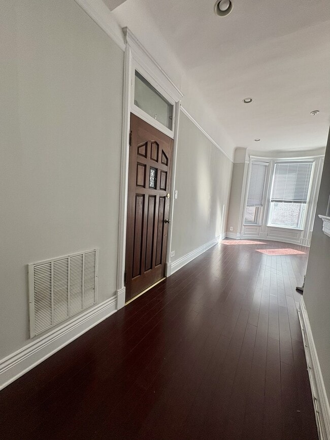 Building Photo - 12 W Chestnut St