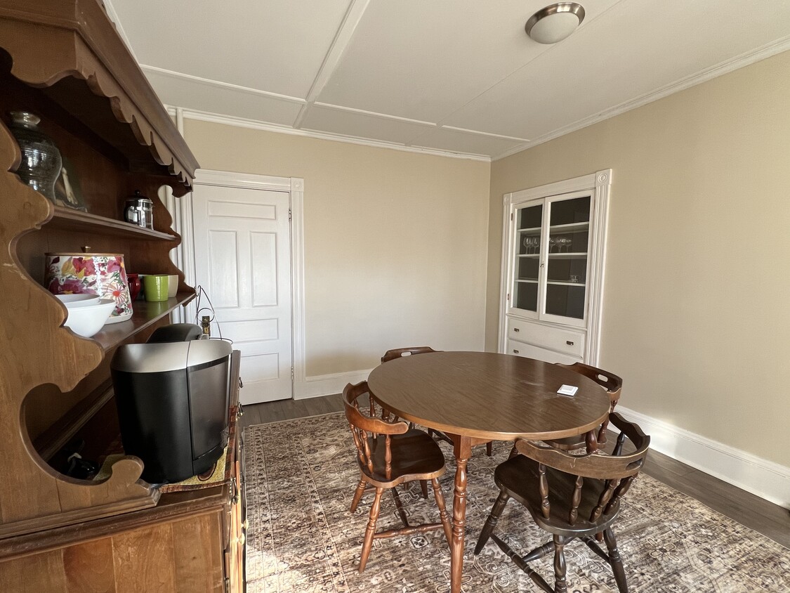 Dinning room with built in and coffee bar - 23 Vine St