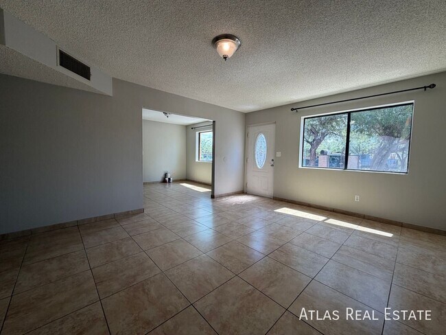 Building Photo - 1354 W Sonora St