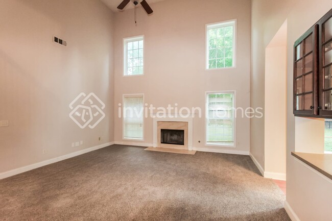 Building Photo - 625 Excalibur Ct SE
