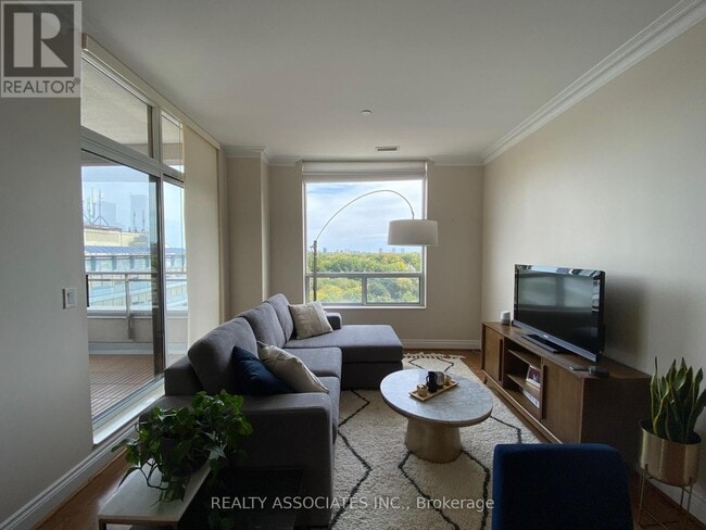 Building Photo - 980 Yonge St