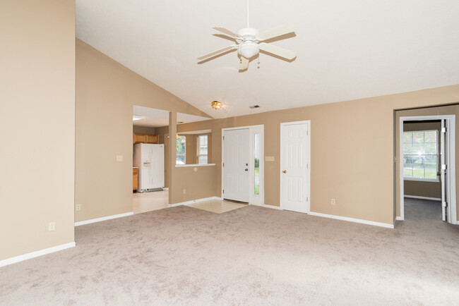 Building Photo - 3 Bedroom Condo in Franklin Township