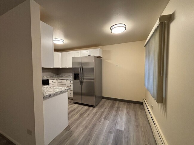Foto del edificio - Large 2 bedroom apartment! Backs to Cheesman Park! One parking space in garage!