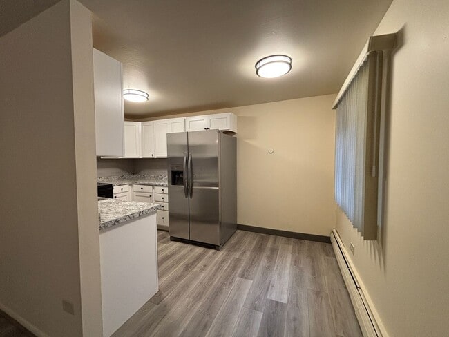 Building Photo - Large 2 bedroom apartment! Backs to Cheesman Park! One parking space in garage!