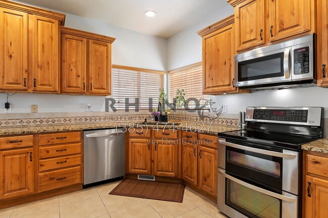 Building Photo - 13697 S Tom Shoemaker Cir
