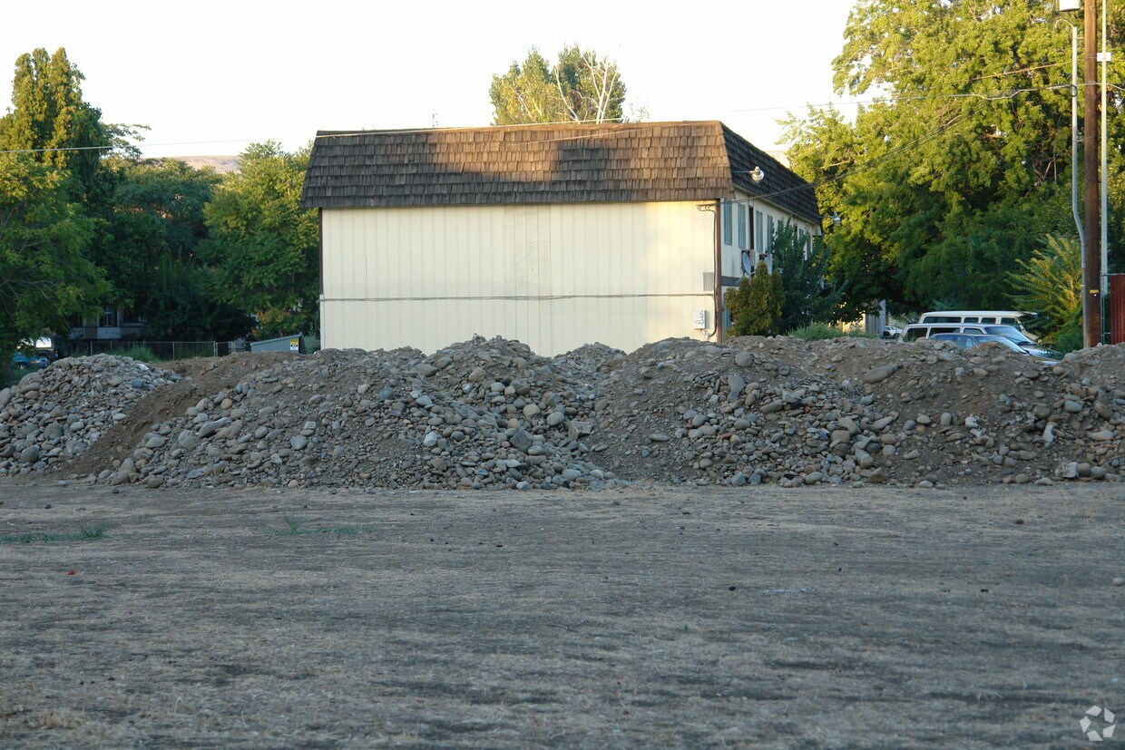Building Photo - 110 N 6th St