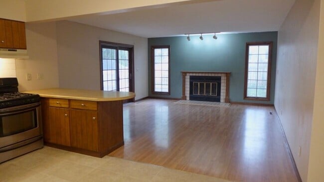 Building Photo - 1175 Lindale Dr