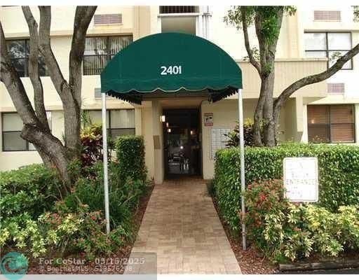 Building Photo - 2401 Riverside Dr