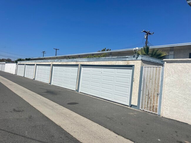 Remote Operated Garage - 15015 Gramercy Pl