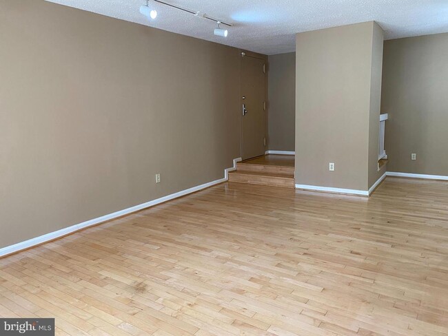 Foto del edificio - 11244 Chestnut Grove Square