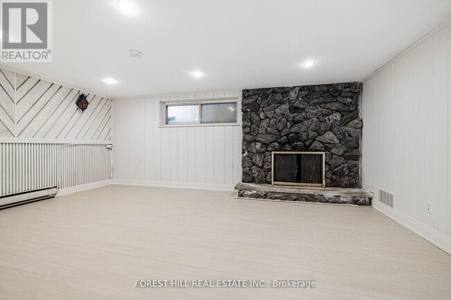 Building Photo - 11 Greenbriar Rd
