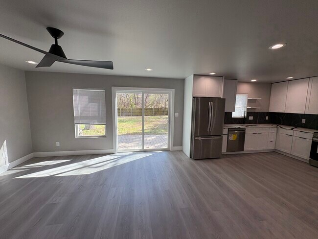 Building Photo - 112 Atkinson Dr