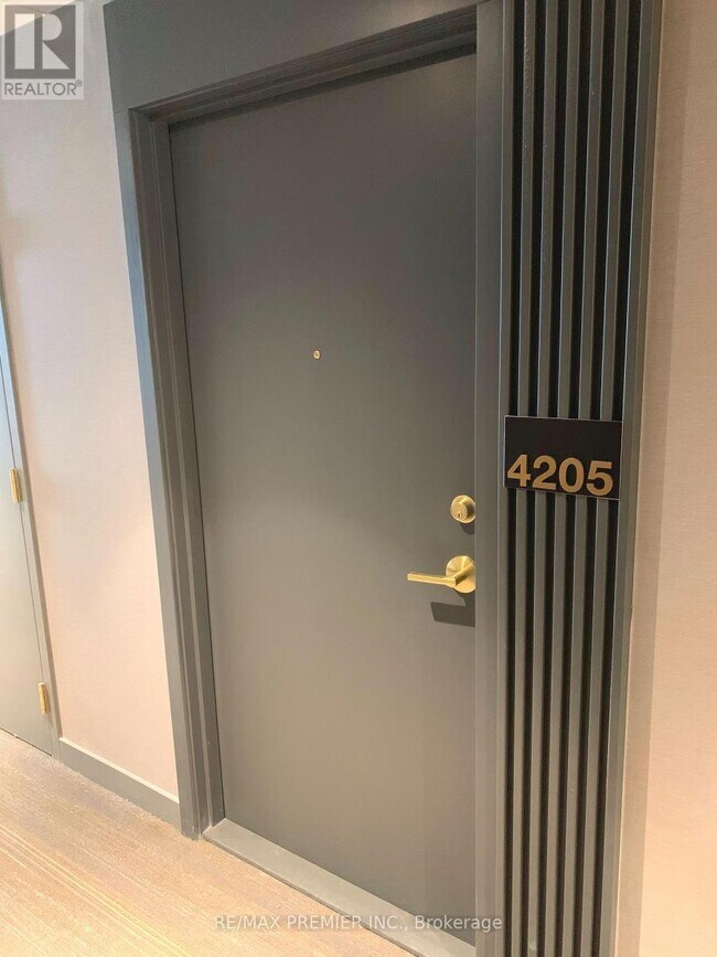 Photo du bâtiment - 898 Portage Pkwy