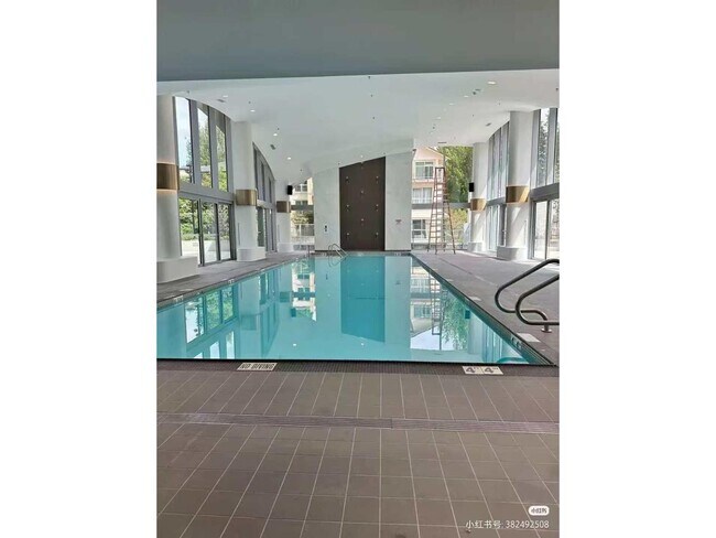 Photo du bâtiment - 13768-100 100 Ave