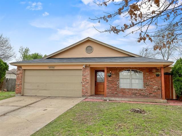 Foto principal - 5906 Lakey Dr