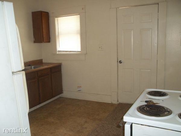 Building Photo - 1108 N Waco Ave