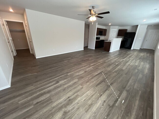 Building Photo - *Pre-leasing* NEWER Three Bedroom | Two Ba...