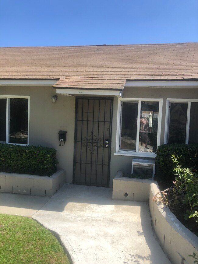 Foto del edificio - 1739 N Hollywood Way