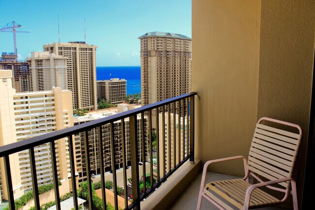 Building Photo - Fully Furnished 1 Bed/1 Bath/1 Parking at ...