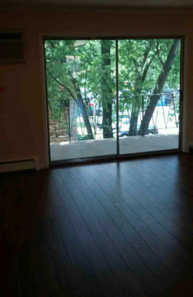Foto del edificio - 14004 Waterbury Drive