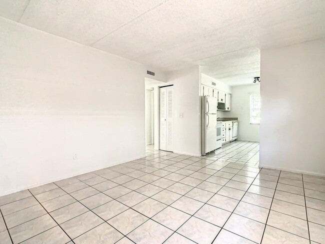Building Photo - 714 Michigan Ct