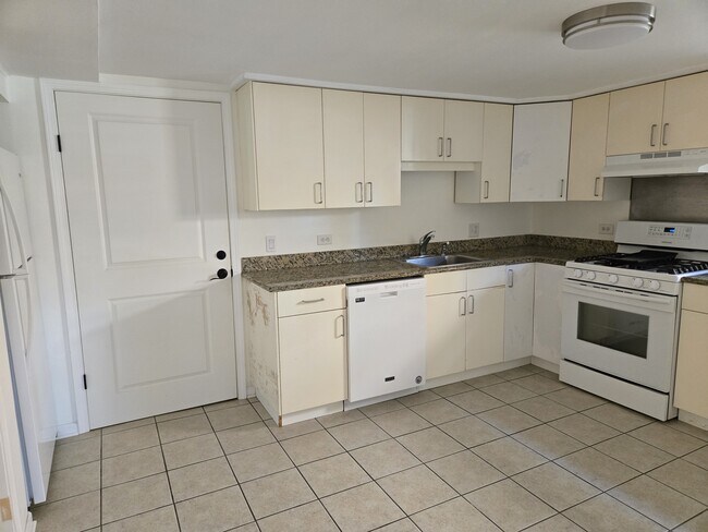 Kitchen - 8517 W Winnemac Ave