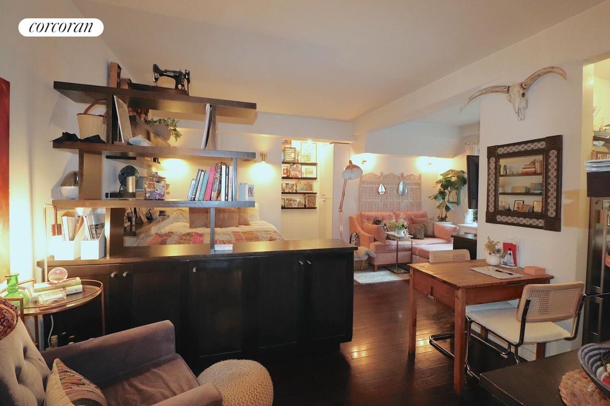 Primary Photo - 100 W 12th St