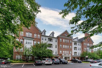 Building Photo - 5900 Whaleboat Dr