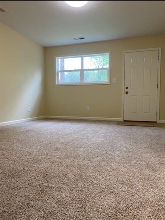 Building Photo - 2 bedroom/1 bath