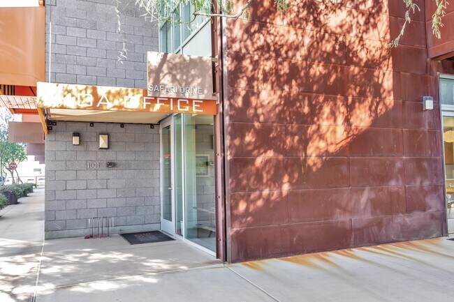 Building Photo - 4745 N Scottsdale Rd
