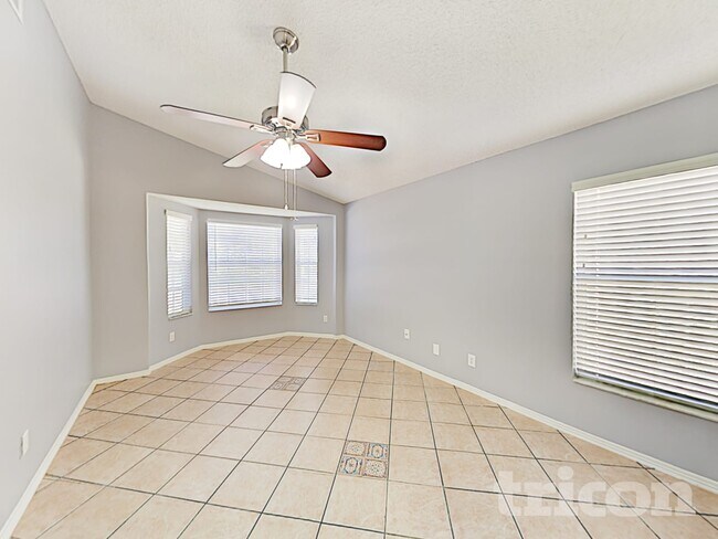 Foto del edificio - 1225 Shoshanna Dr