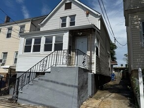 Building Photo - 82 McAdoo Ave