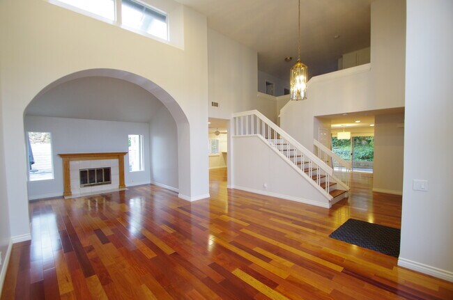 Building Photo - 3227 Bordero Ln
