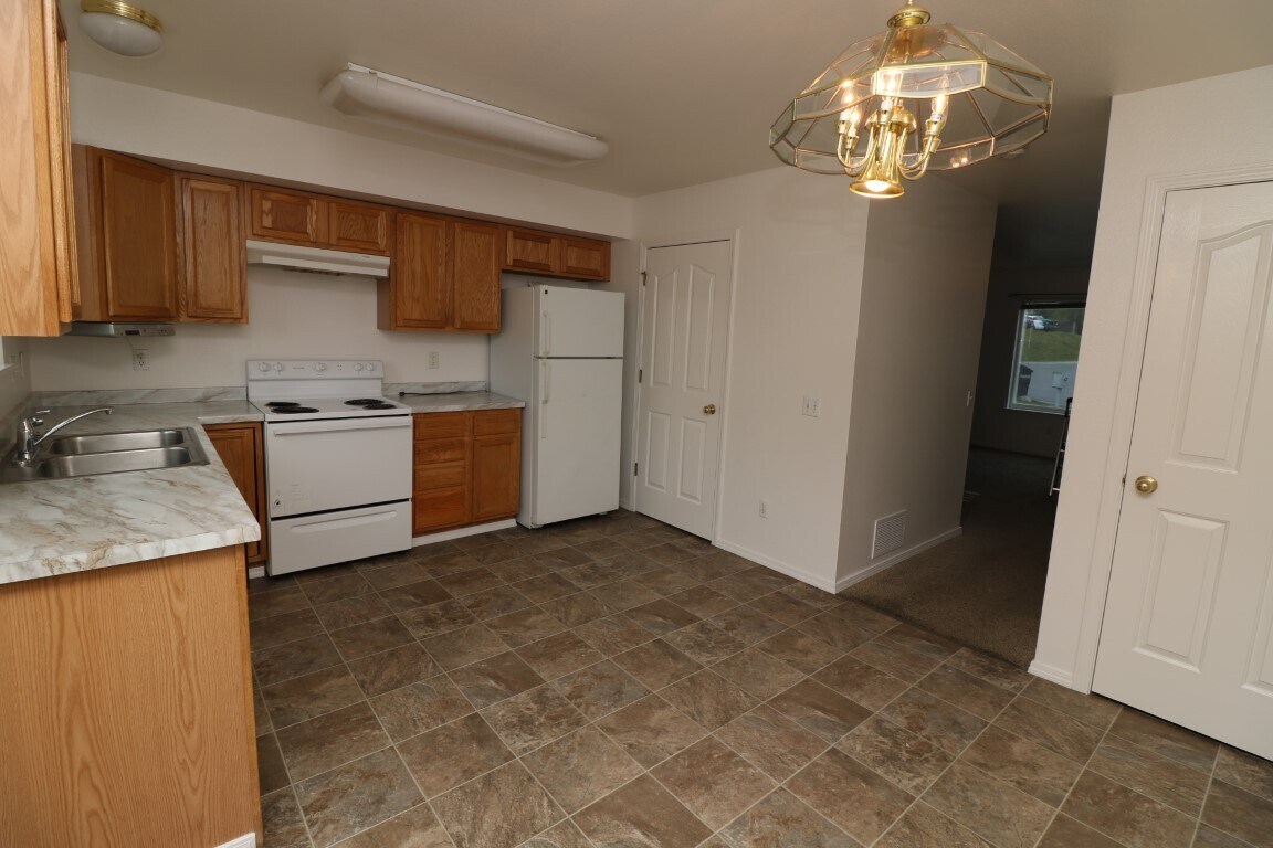Primary Photo - 1231 Balfour Dr