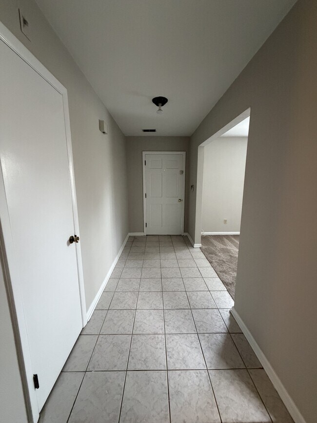 Foto del edificio - 5667 Heathwood Ct