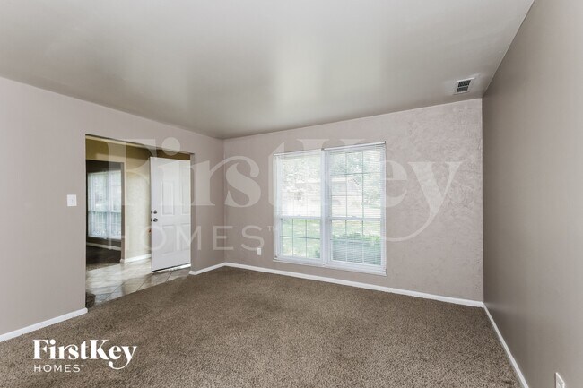 Building Photo - 1114 Soria St