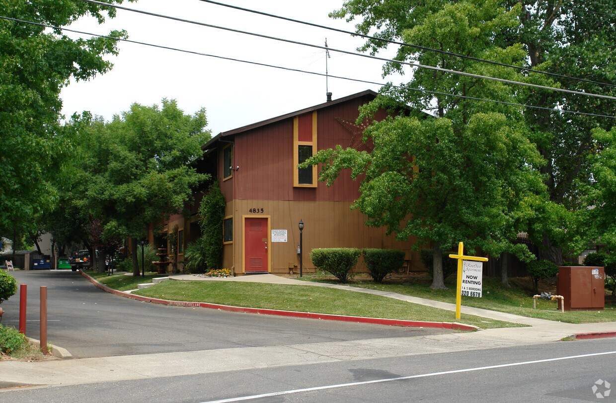 Primary Photo - 4835 Orange Grove Ave