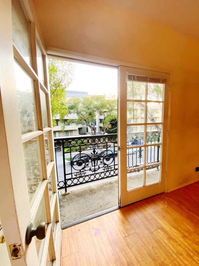 Building Photo - 1620 S Bentley Ave