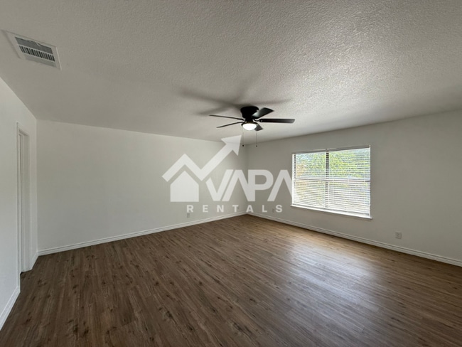 Building Photo - 8259 Sunshine Trail Dr