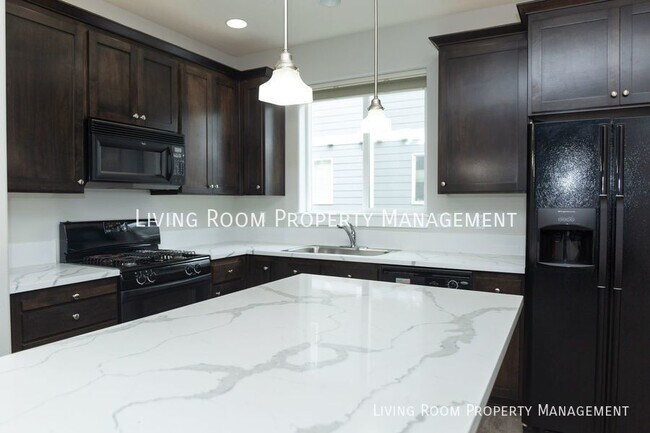 Building Photo - Modern Townhome with an Attached Garage & ...