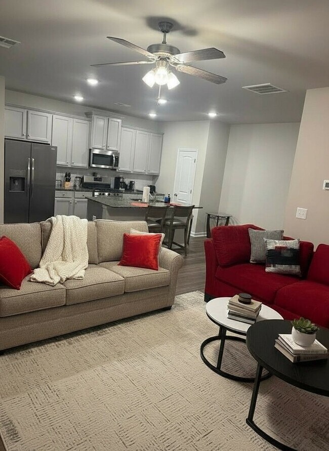 Building Photo - 281 Turtle Creek Dr